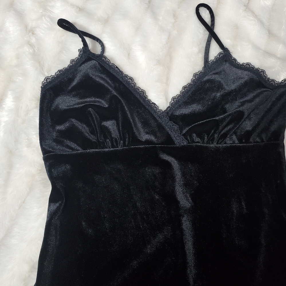 BLACK CRUSHED VELVET LACE LINED FORM FITTING DRESS! - Picture 9 of 14